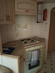 kuchnia w domku_Agroturystyka u Monisi i Kulfonika